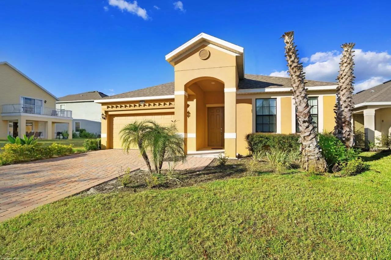 2142Victoria Villa Davenport